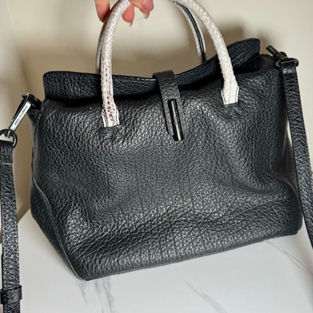 Kenneth Cole Women’s Crossbody Bag-Black